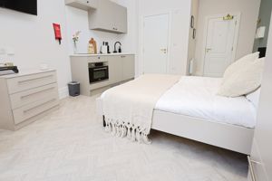 Bedroom (b)- click for photo gallery